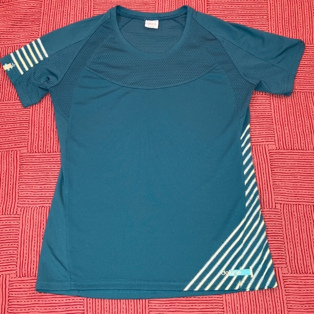 Dakine athletic top wm’s large teal & Yellow Short Sleeve tech fabric Tee